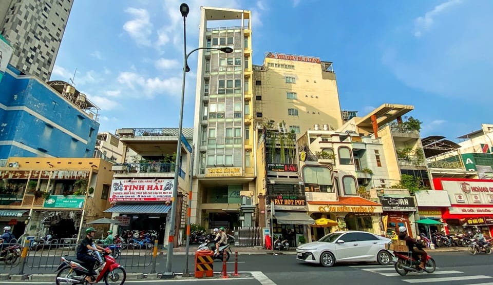 Tòa nhà Viện Loci tại 54 Phan Đăng Lưu, Phường Đức Nhuận
